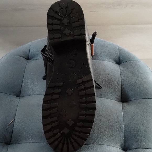 Shoes - Picture 6 of 6